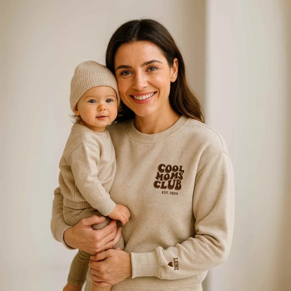 “Cool Moms Club” – Sweat-shirt personnalisé brodé avec les prénoms des enfants et la date